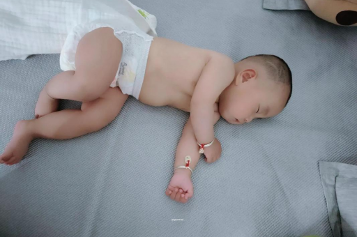 海东孕妇肚子一跳一跳